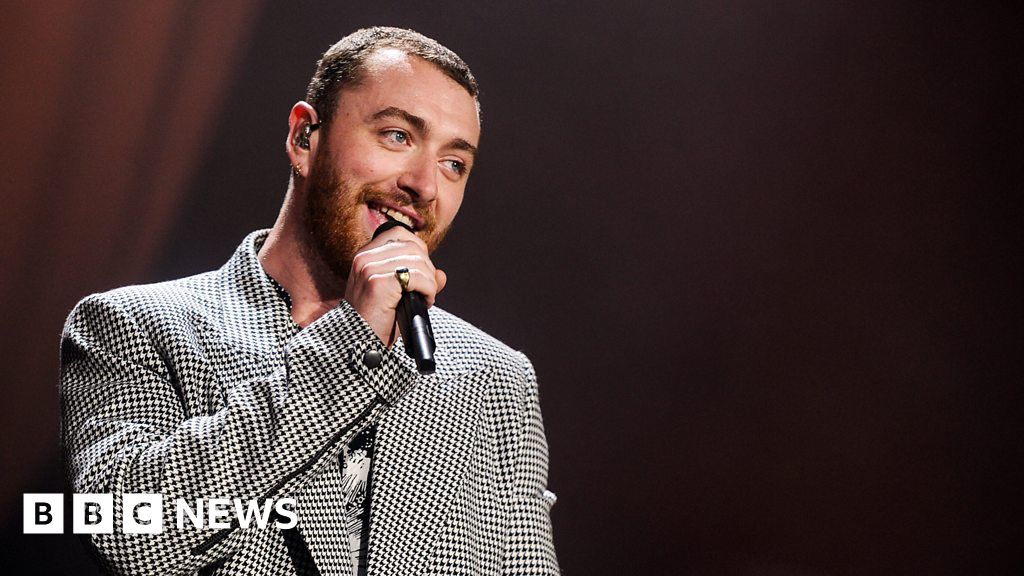 Sam Smith Plays Too Good At Goodbyes At The Biggest Weekend - BBC News