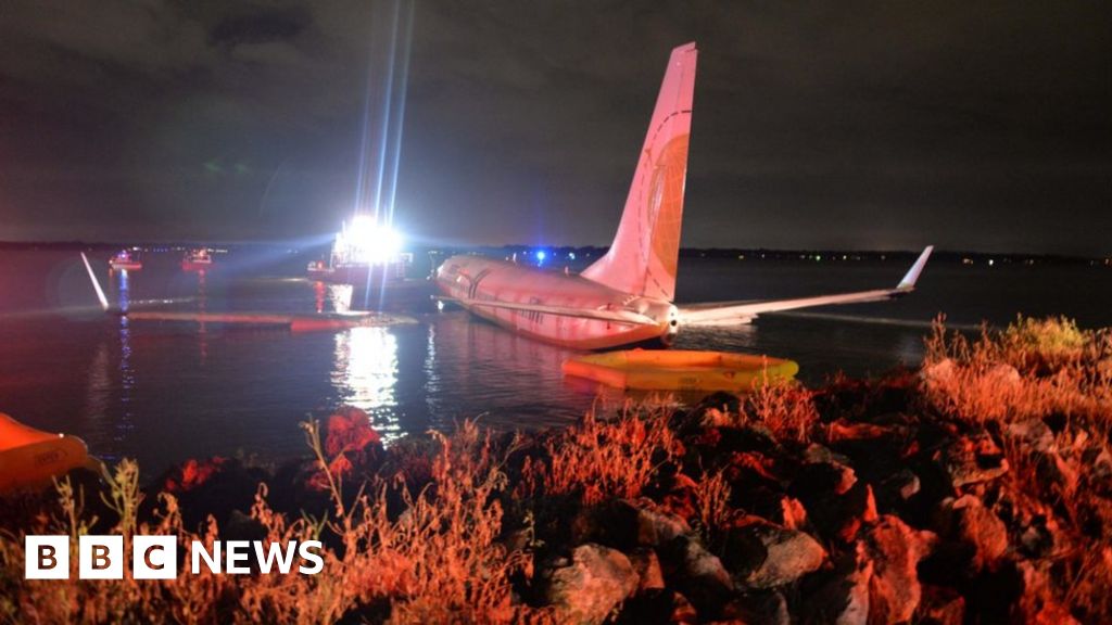 Boeing 737 skids off runway into Florida river