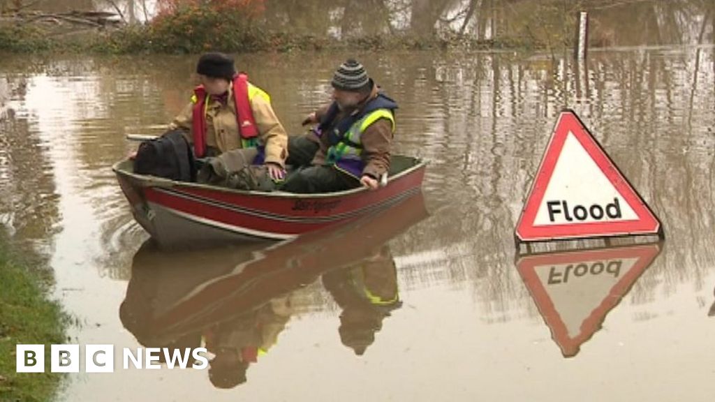 England floods: Gloucestershire residents thwarted in water battle