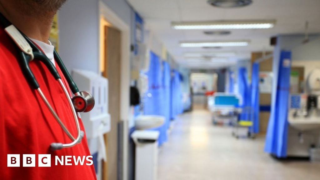 Hunt demands NHS hits target for A&E care