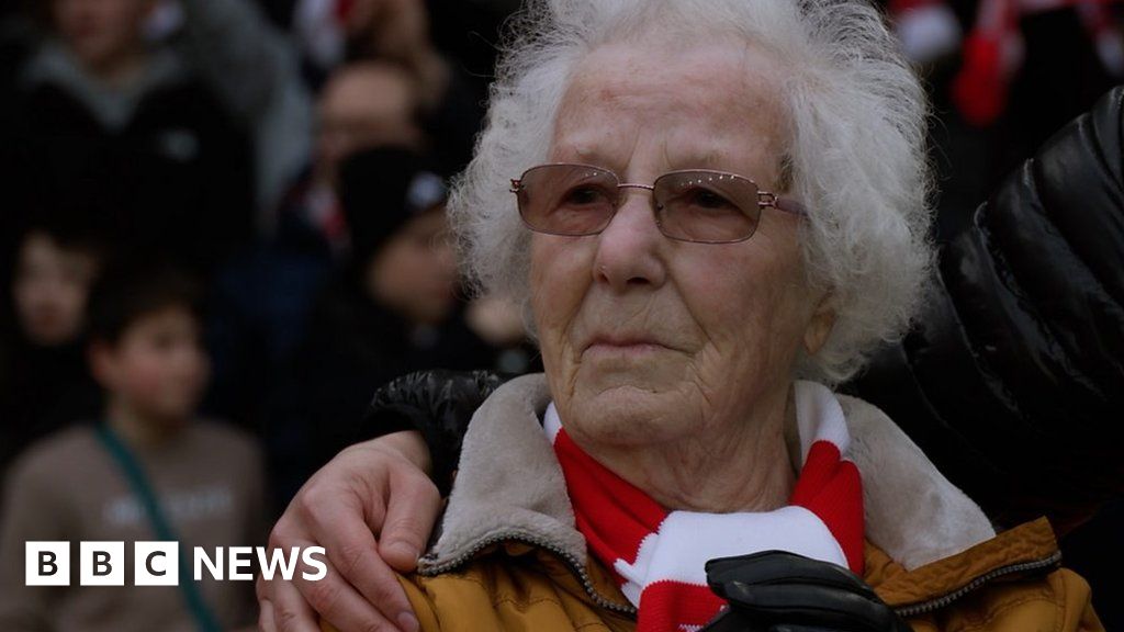 Forest fan, 92, makes emotional return to City Ground