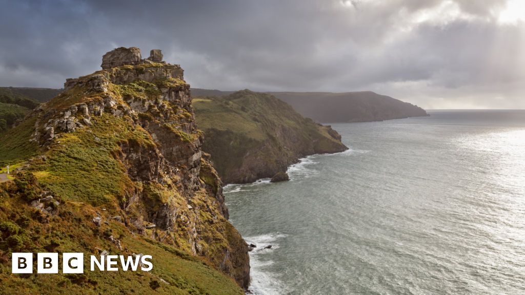 Elderly couple on holiday in Devon fell off cliff - inquest - BBC News