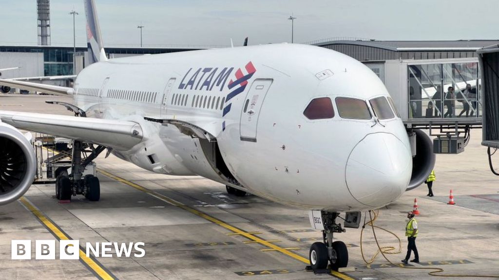 Boeing chiede ai piloti di controllare i posti dopo l'incidente aereo dell'LATAM