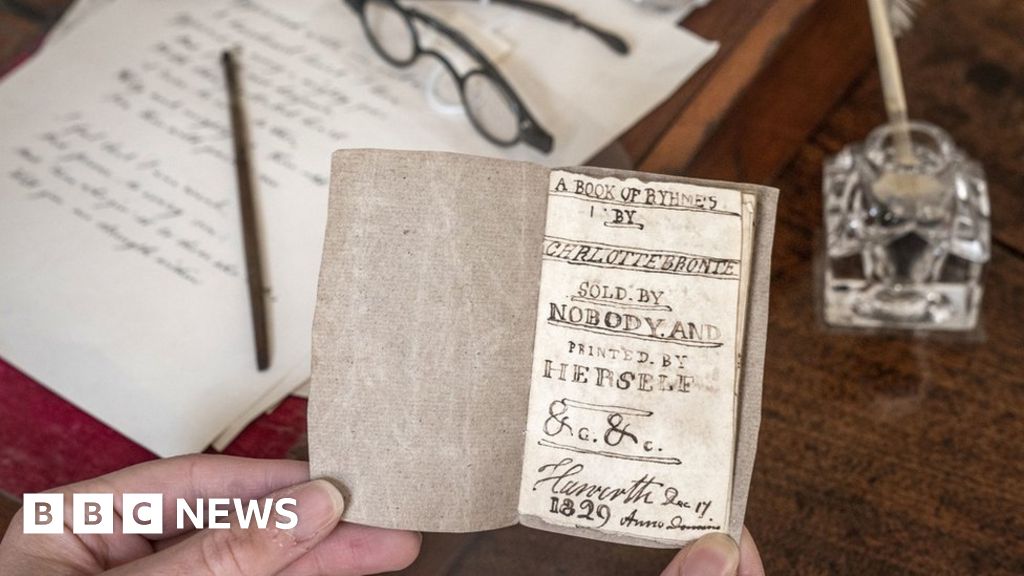 El pequeño manuscrito de Charlotte Brontë regresa a su hogar en Haworth