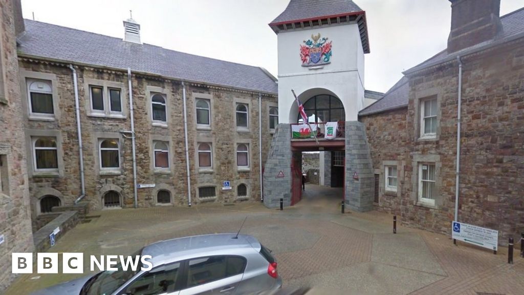 Talks start over £25m Gwynedd council cuts BBC News