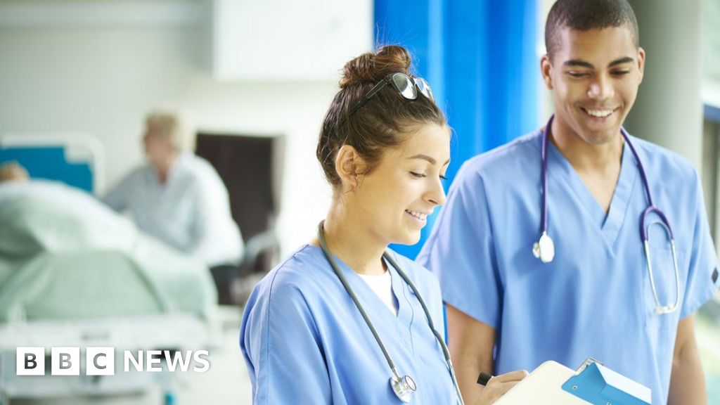 Krankenschwester Taetowierte College Kuessen