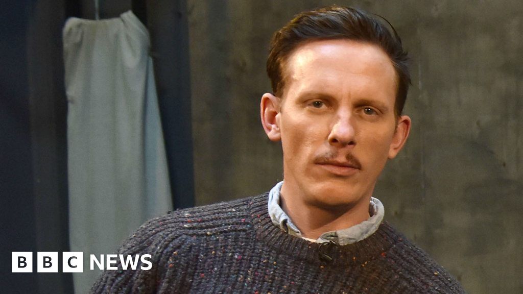 Actor Laurence Fox Sorry For Swearing At A Heckler Bbc News