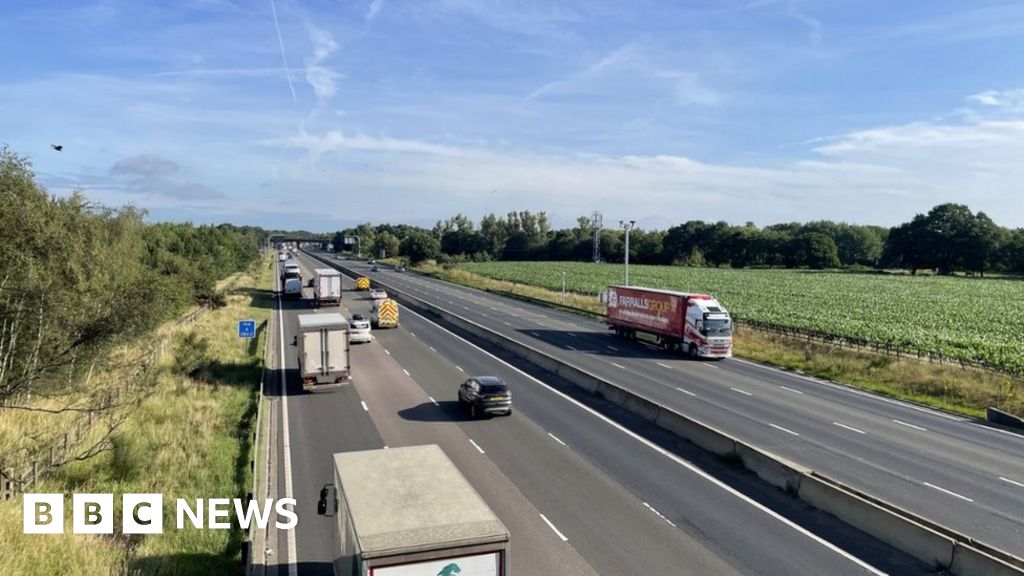 Warning over M6 motorway delays due to lane closure - BBC News