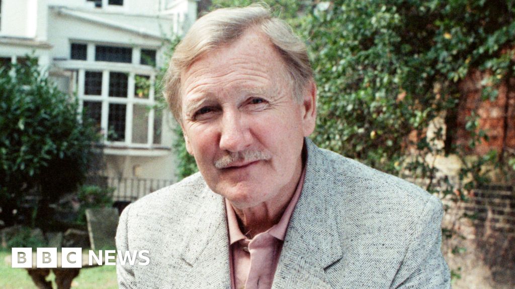 Leslie Phillips: Carry On and Harry Potter star dies aged 98