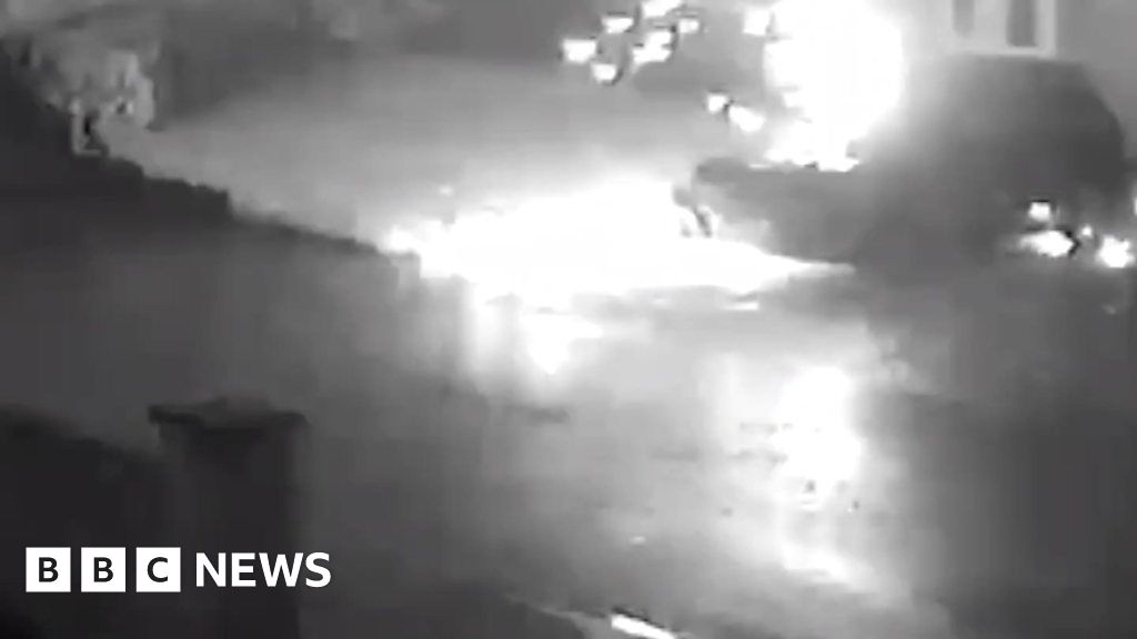 Lightning strike on car caught on CCTV