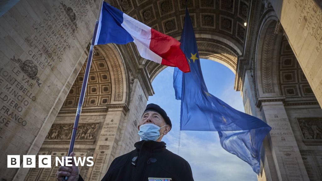 EU flag removed from Arc de Triomphe after right-wing outrage