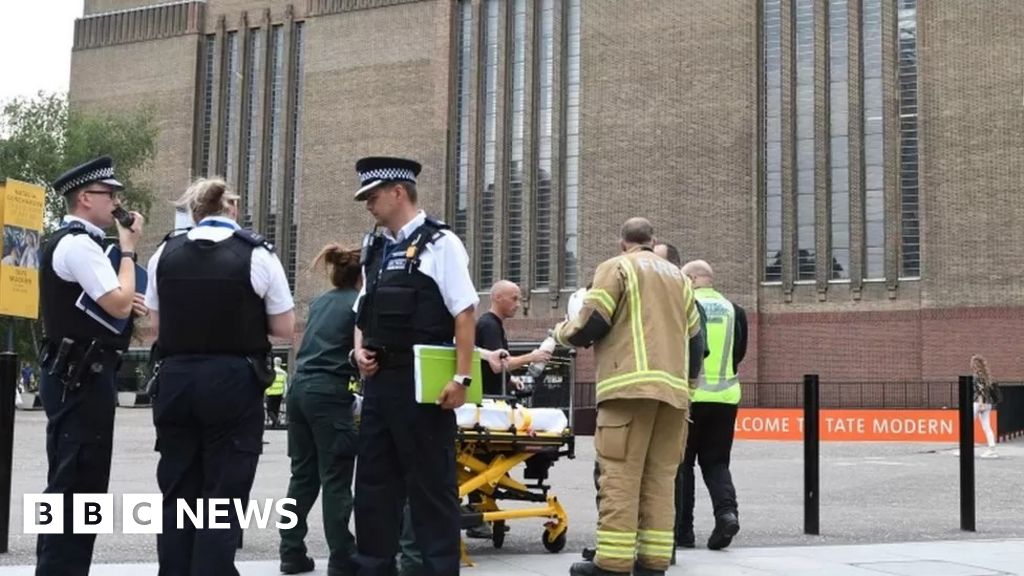 Tate Modern Boy thrown from 10th floor making progress(02)