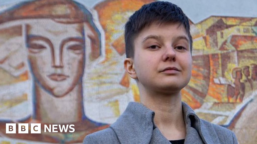 Yulia Tsvetkova: Russian LGBT activist acquitted of 'porn' charges