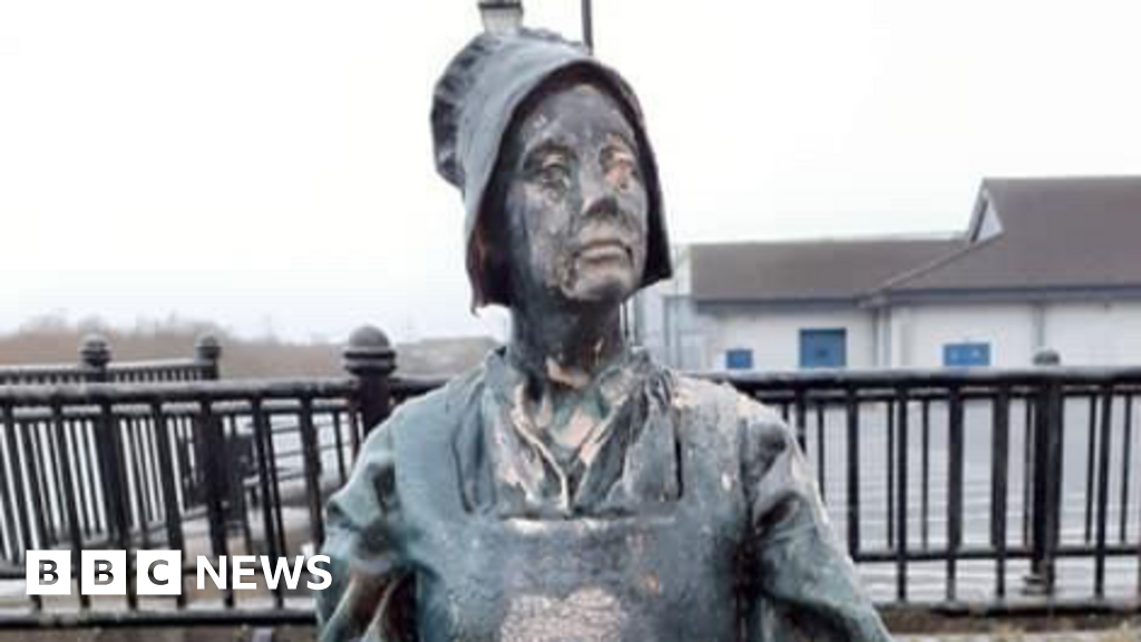 Gainsborough: Pilgrim Woman statue vandalised with paint