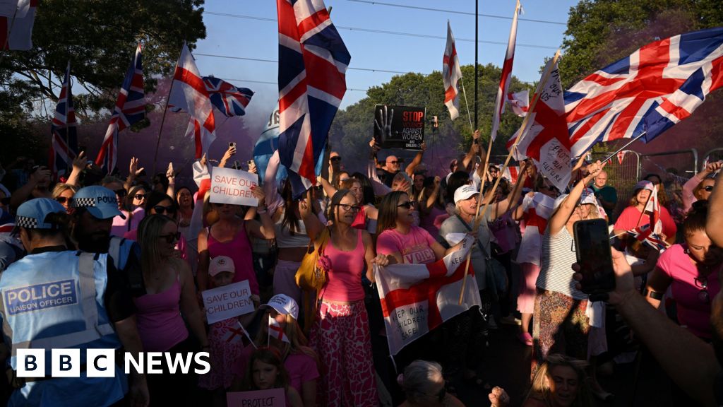 'No plans' for councils to block asylum hotels