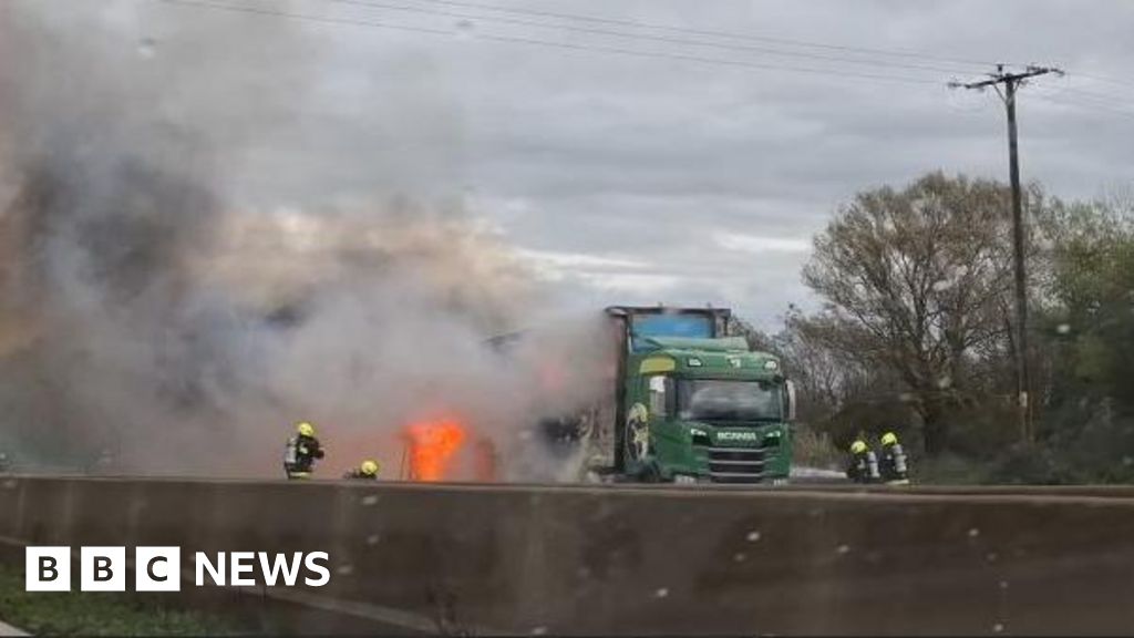 Drivers asked to stay in cars as fire closes M5 by Burnham-on-Sea