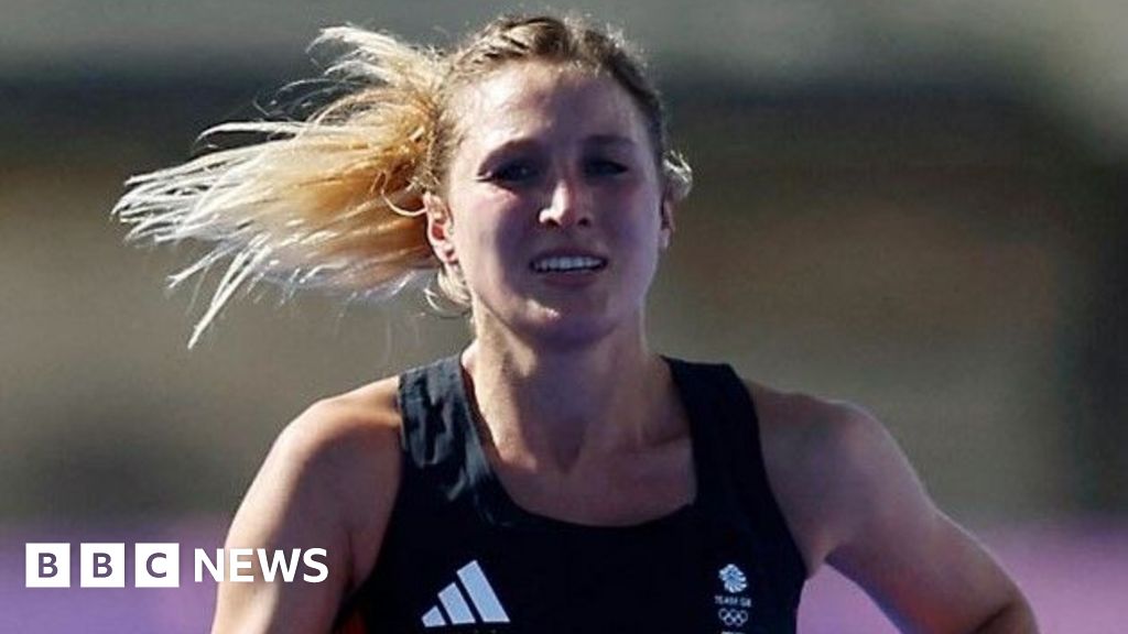 Team GB runner Rose Harvey finished marathon despite breaking leg