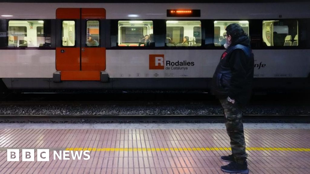 Испания намалява ограничението на скоростта по популярния влаков маршрут след открита повреда