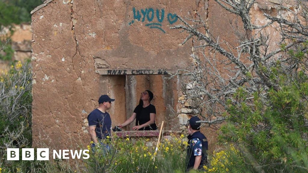 Madeleine McCann: Search continues in Portugal’s Praia da Luz