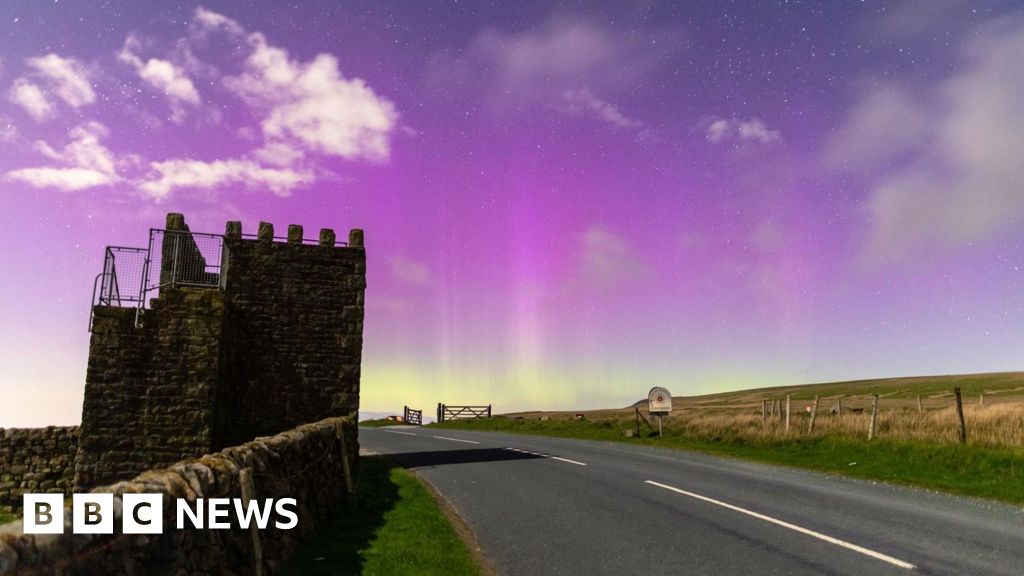 Dazzling Northern Lights array illuminates the skies