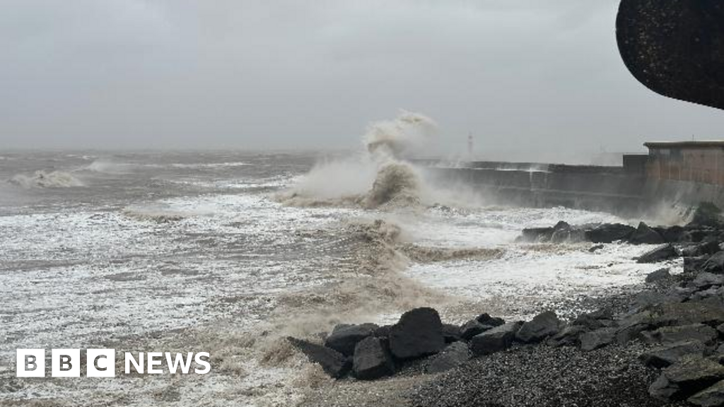 Storm Darragh: Blackouts, travel delays and roof flying off