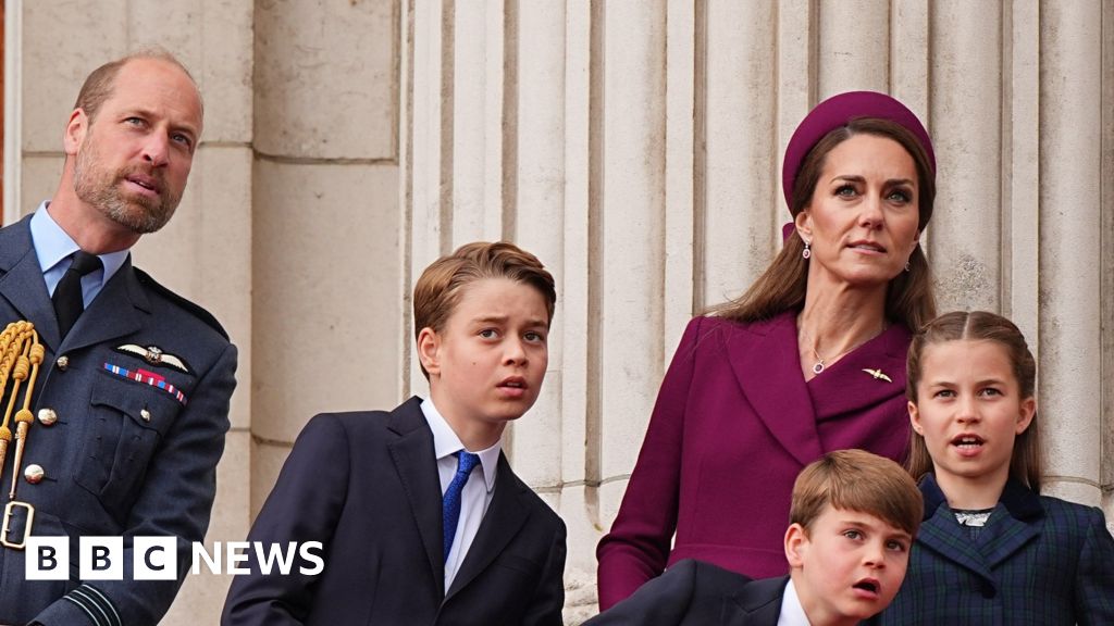 Royals watch Red Arrows flypast for VE Day 80th anniversary