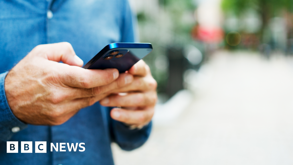 Starmer considering digital ID scheme to tackle illegal migration