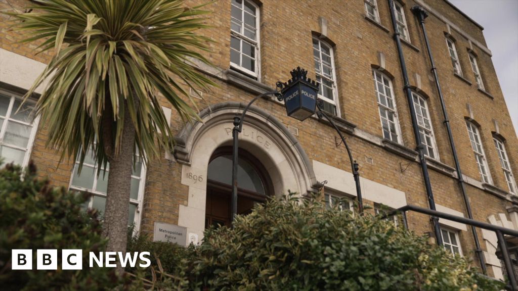 London's 24/7 police front counters drop to two