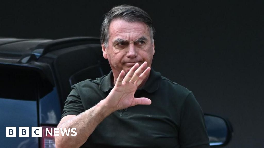 Jair Bolsonaro dice que el daño al monitor de su tobillo fue causado por paranoia