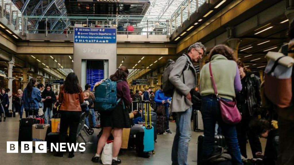 Eurostar passengers told to 'postpone' journeys