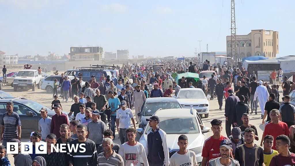 26 killed in Israeli tank fire near Gaza aid centre, medics and residents say