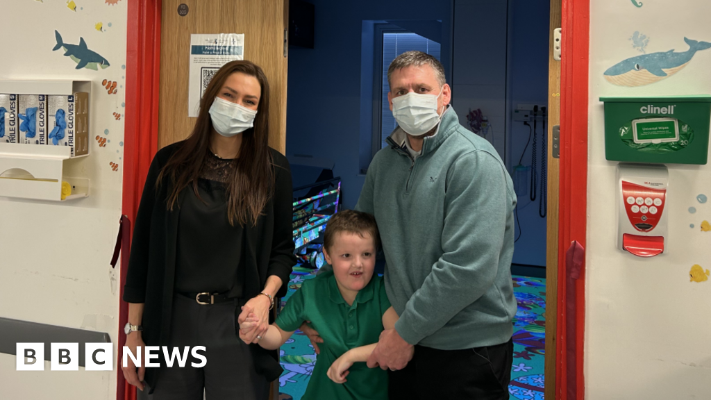 bbc.co.uk - Eleri Griffiths - Autistic boy inspires A&E immersive room in Merthyr Tydfil hospital - BBC News