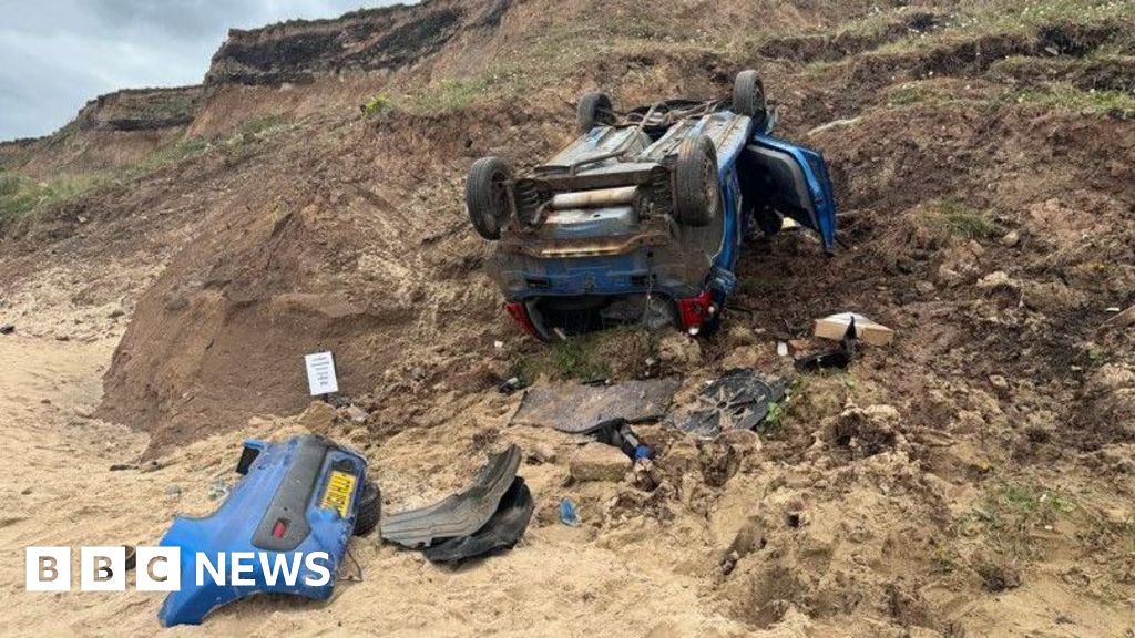 Upturned car wreck left at cliffs in Withernsea sparks concern