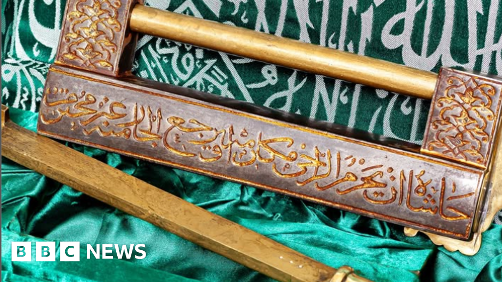 Islamic Artefacts Exhibition Opens in Bradford City Hall