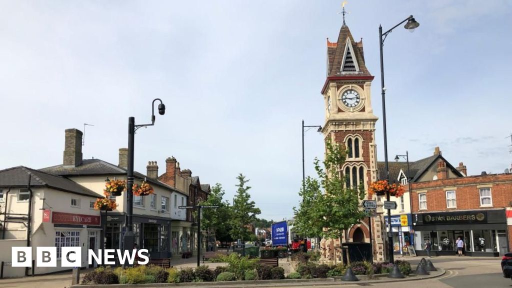 Road shut after 'number of people' in altercation