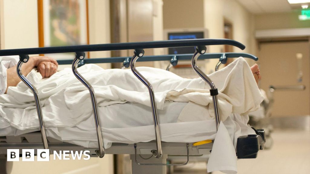 Les soins dans les couloirs du NHS sont inacceptables, déclare le syndicat des infirmières