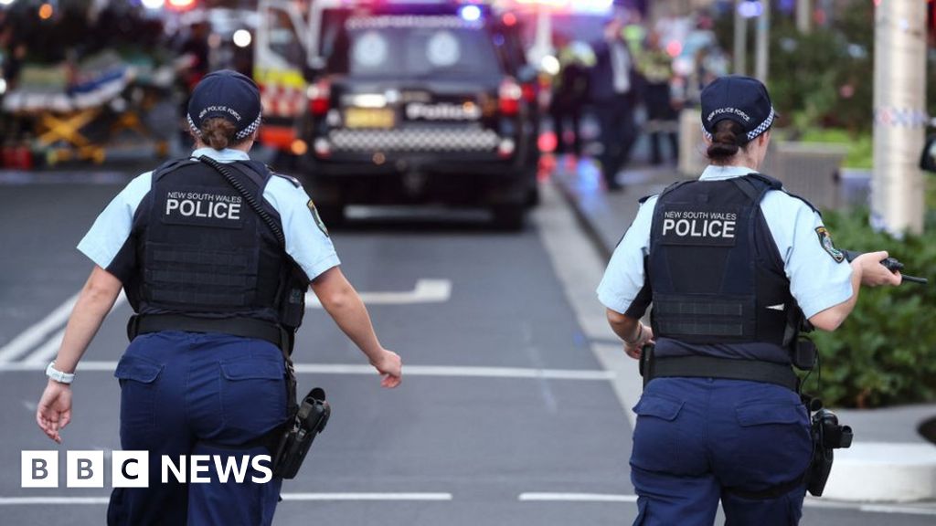 Австралийски полицай беше приветстван като герой от министър председателя на страната