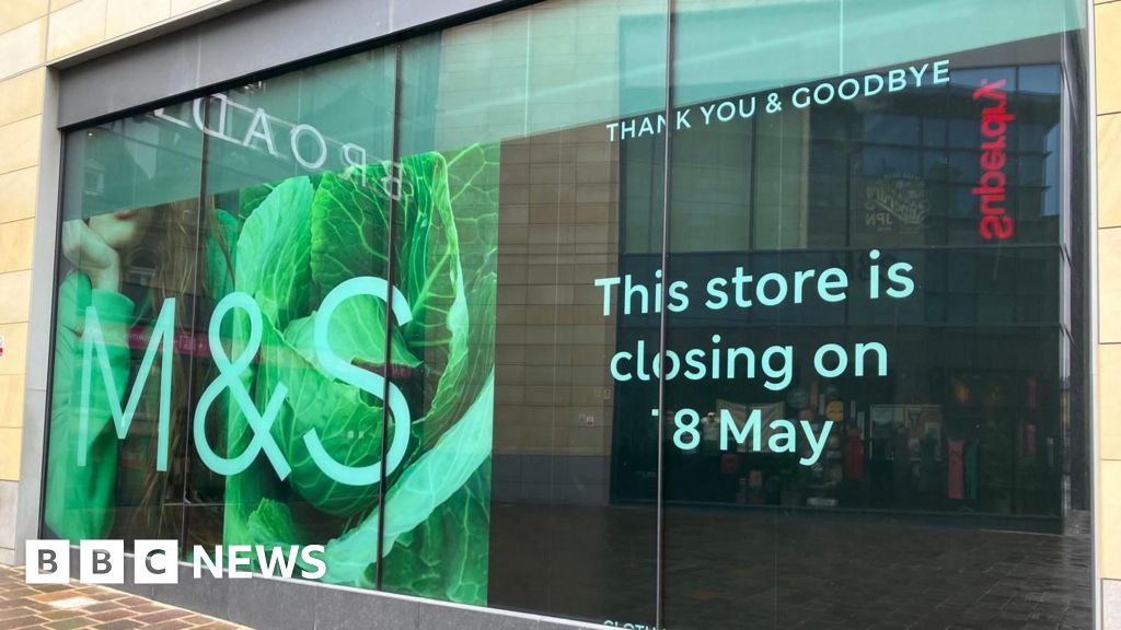 Bradford M&S: Shoppers dismayed as store ceases trading – BBC News