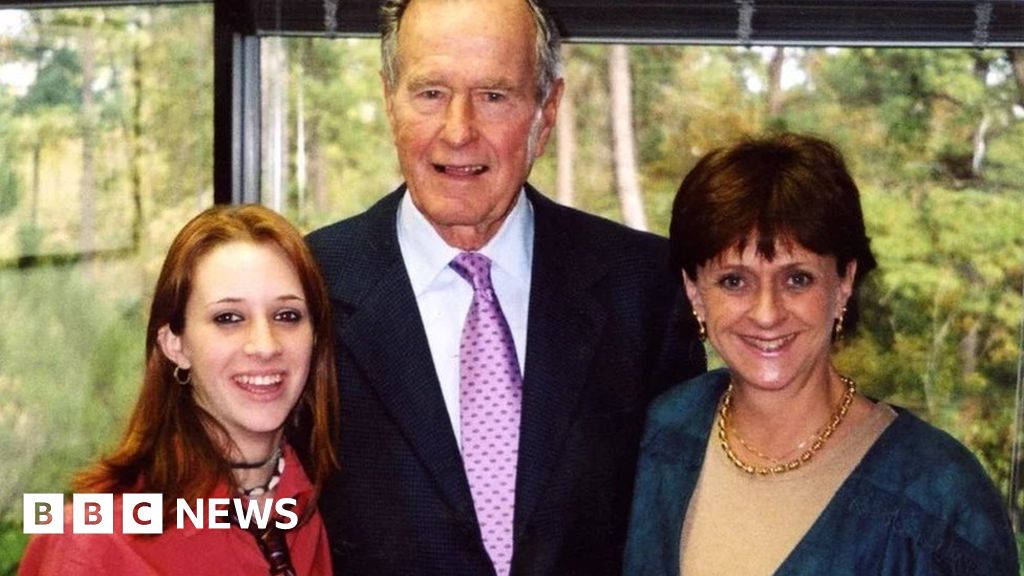 George Bush Snr Groped 16 Year Old Girl During 2003 Photo Op Bbc News 1961