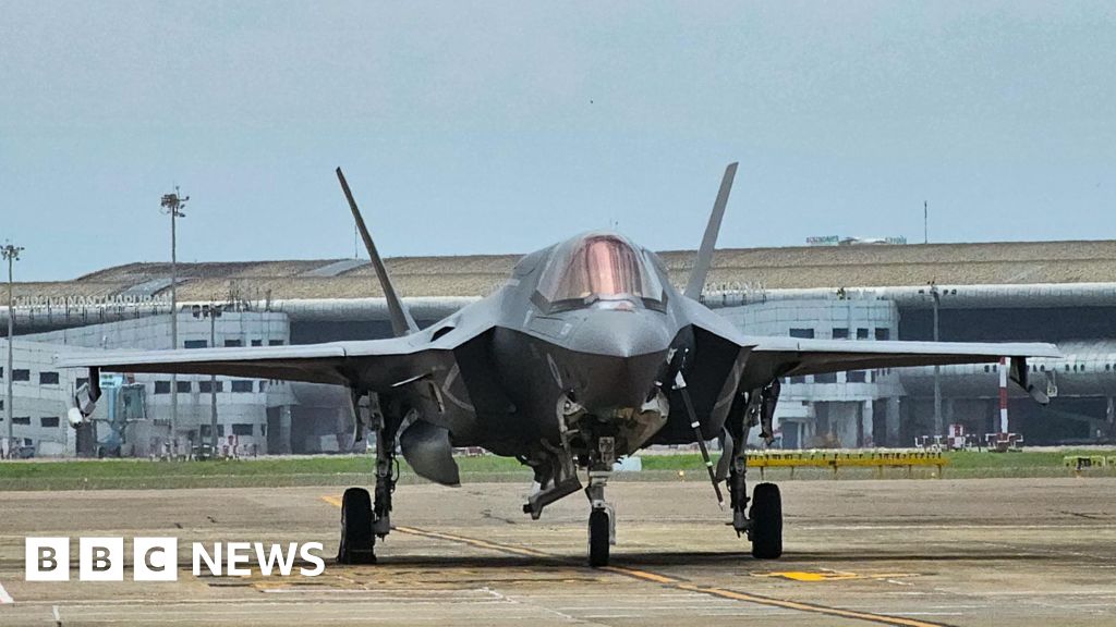 UK experts inspect fighter jet stuck in India for three weeks