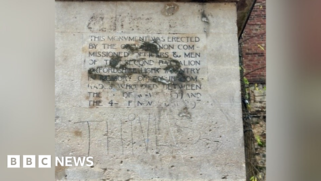 Oxford Graffiti removed from city centre war memorial