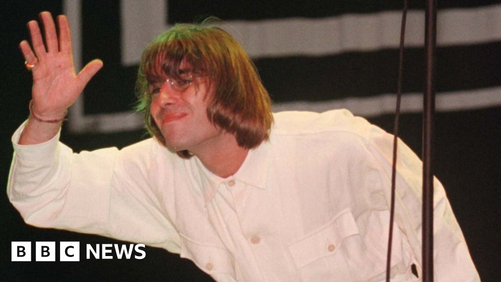 Oasis at Knebworth 20 years since Britpop's biggest gigs BBC News