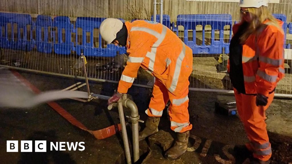 Crystal Palace: Slow return of water supply, Thames Water says - BBC