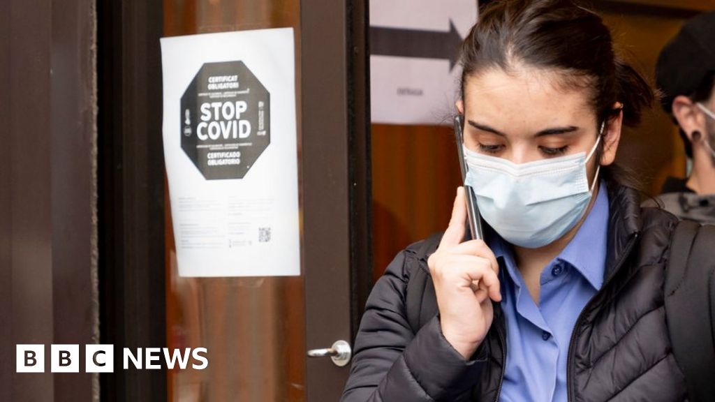 Spain to require masks outdoors amid Covid surge