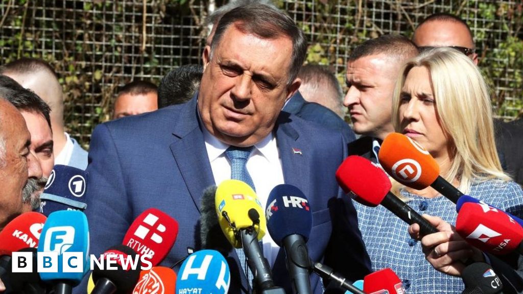 Лидерът на босненските сърби Додик на съд за неподчинение на международния пратеник Шмид