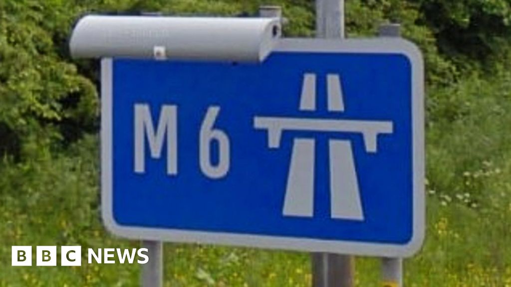 M6 Thelwall車禍。男子在司機受重傷後被捕