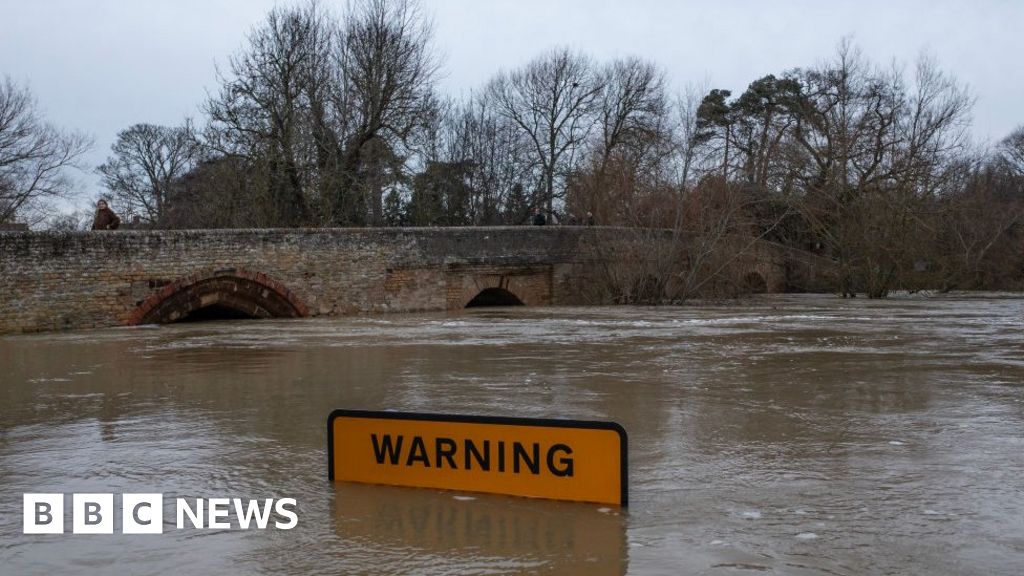 Heavy rain and flooding with major incident in Nottinghamshire