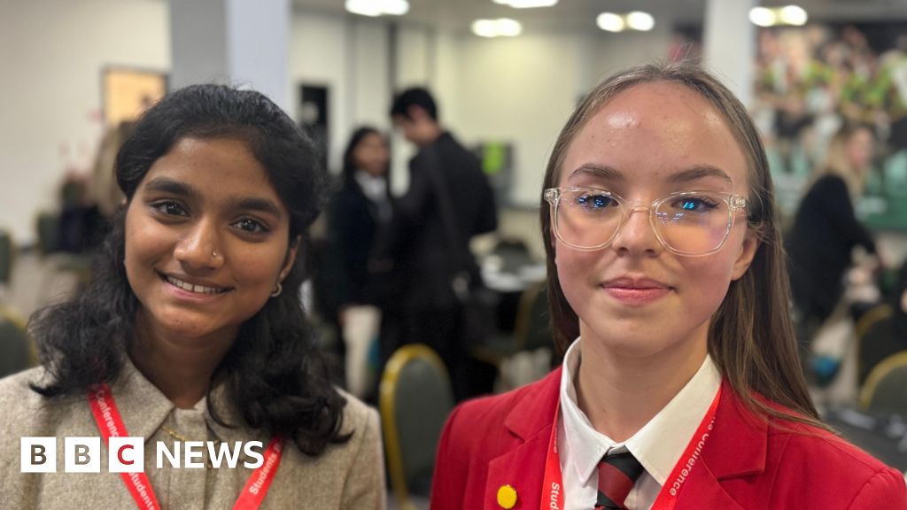 Northamptonshire pupils learn pros and cons of social media