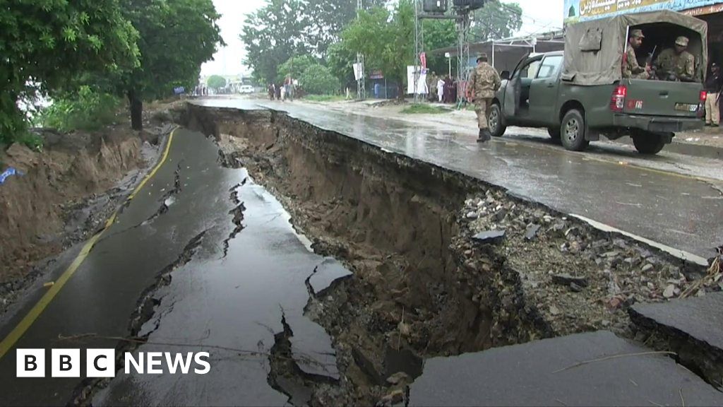 Pakistan earthquake: Hundreds injured east of country