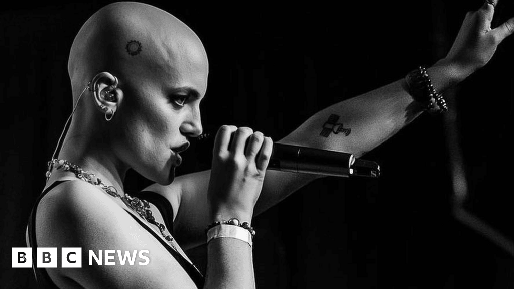 La chanteuse virale de TikTok, Cat Janice, décède d’un cancer à l’âge de 31 ans.